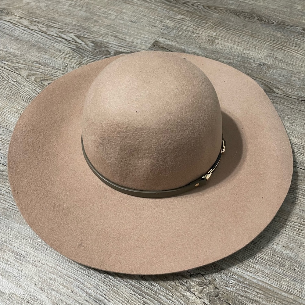 Floppy hat